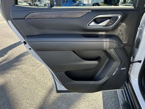 Used 2022 Chevrolet Tahoe LT w/ Luxury Package image 16