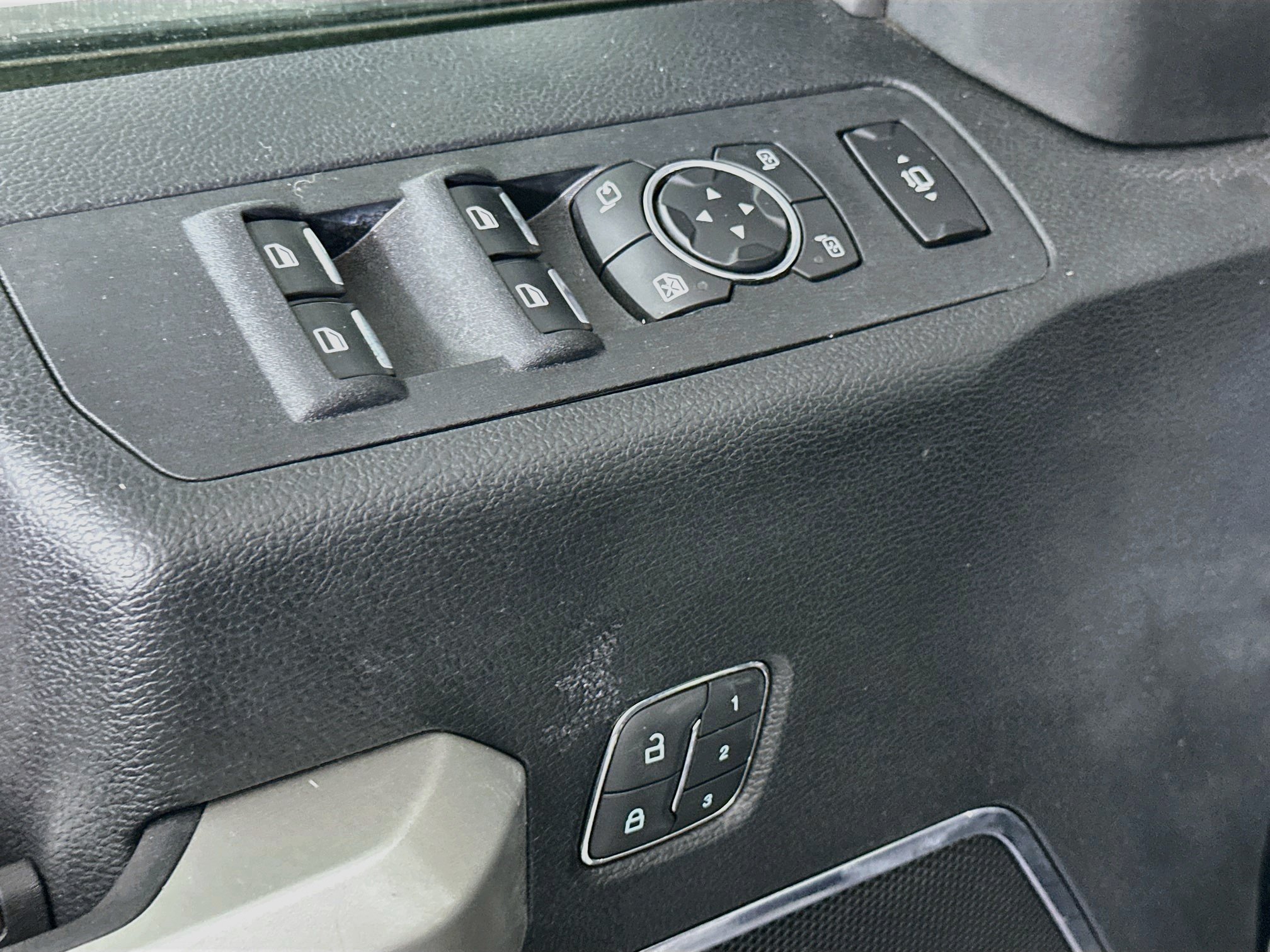 Used 2019 Ford F350 Lariat w/ Chrome Package AWD/4WD image 15