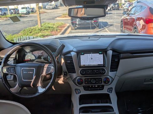 Used 2020 GMC Yukon Denali w/ Denali Premium Package image 19