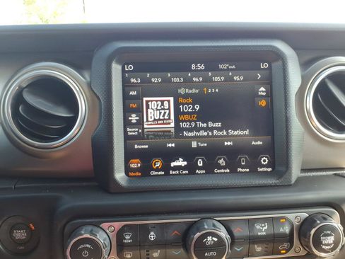 Used 2021 Jeep Gladiator Rubicon AWD/4WD image 18