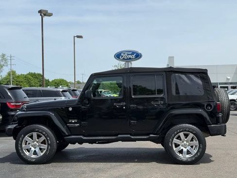 Used 2018 Jeep Wrangler Unlimited Sahara AWD/4WD image 41