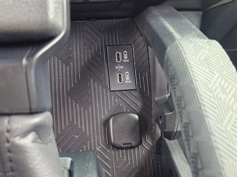Used 2025 Toyota Tacoma SR5 AWD/4WD image 27