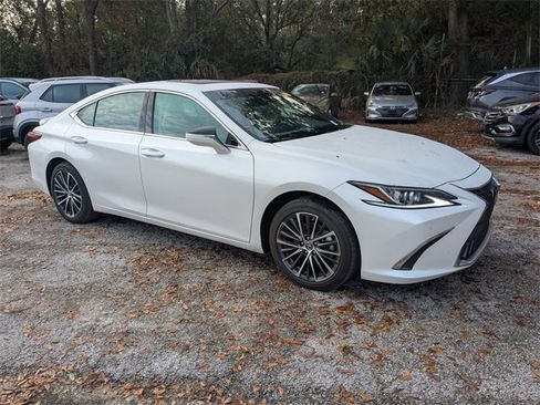 Used 2025 Lexus ES 300h 300h image 2