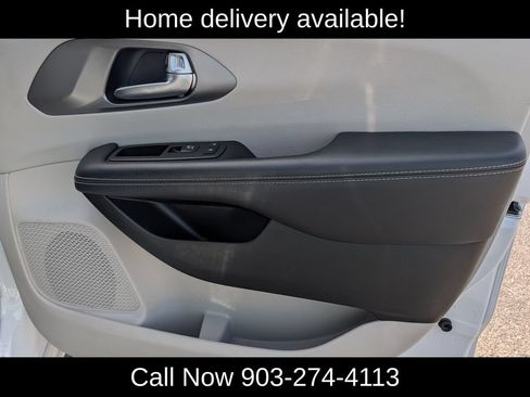 Used 2023 Chrysler Pacifica Touring-L FWD image 35
