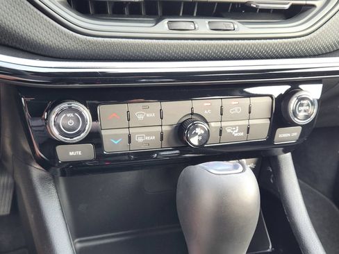New 2026 Jeep Compass Latitude AWD/4WD image 17