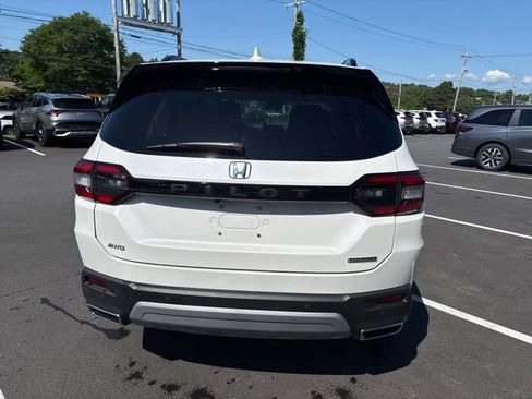 Used 2024 Honda Pilot Touring image 8