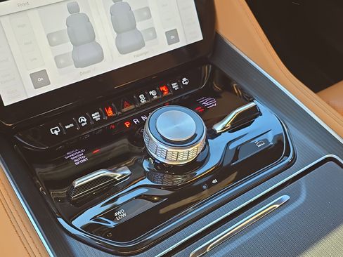 Used 2024 Jeep Grand Wagoneer Series III w/ Quick Order Packagew 28T AWD/4WD image 29