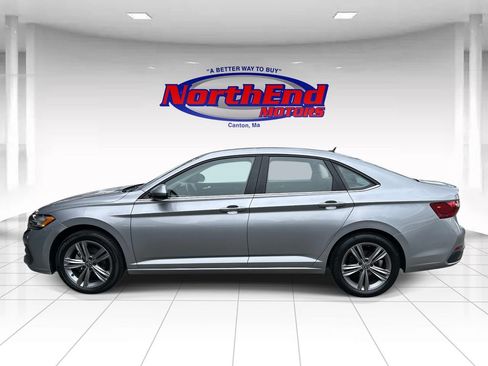 Used 2024 Volkswagen Jetta SE FWD image 4
