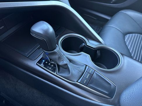 Used 2024 Toyota Camry SE image 20