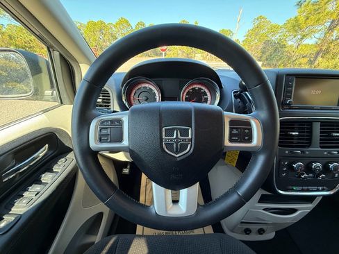 Used 2017 Dodge Grand Caravan SE w/ Power Window Group image 18