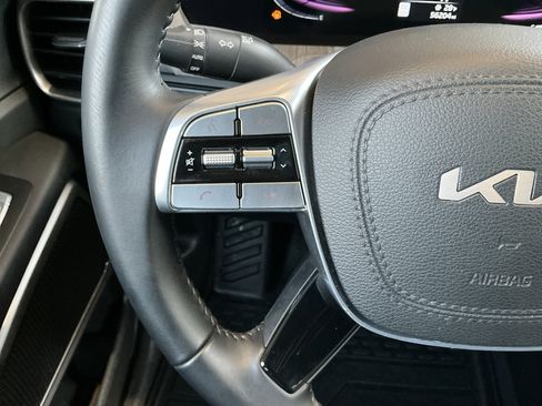 Used 2024 Kia Telluride EX w/ EX Captain's Chair Package image 12