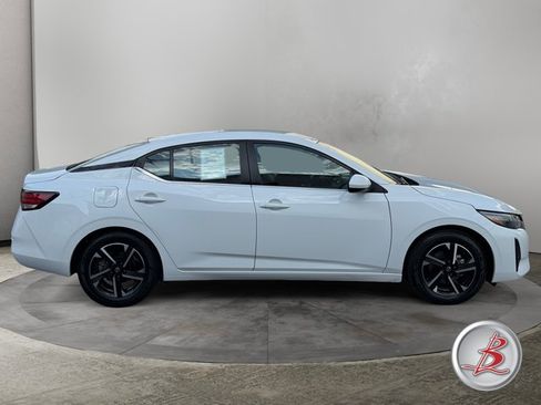 Used 2024 Nissan Sentra SV FWD image 8