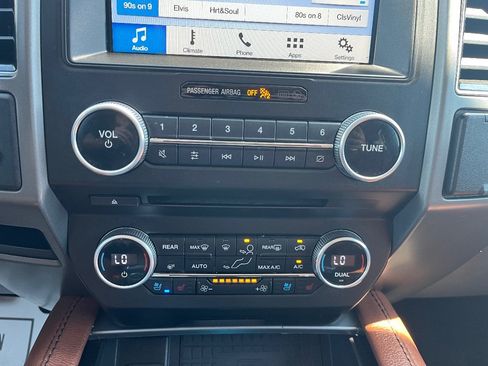 Used 2018 Ford Expedition XLT w/ Equipment Group 202A RWD image 15