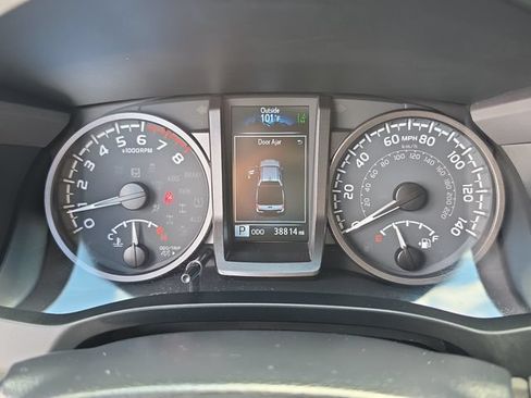 Used 2023 Toyota Tacoma TRD Off-Road w/ Technology Package AWD/4WD image 27