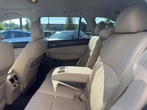 Used 2016 Subaru Outback 2.5i Limited AWD/4WD image 10