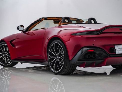 Used 2023 Aston Martin V8 Vantage Roadster RWD image 11