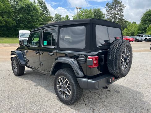 Used 2024 Jeep Wrangler Unlimited Sahara AWD/4WD image 7