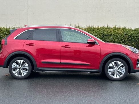 Used 2022 Kia Niro EX Premium image 3