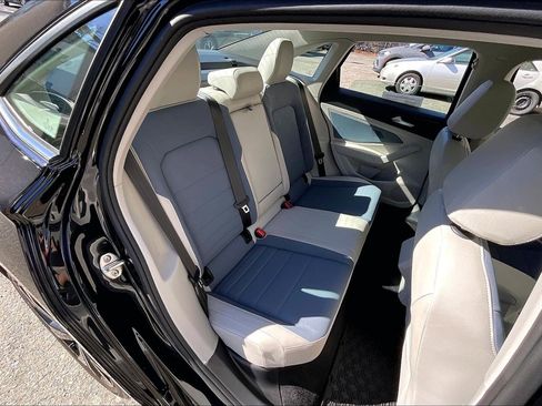 Certified 2025 Volkswagen Jetta SE w/ Black Wheel Package image 26