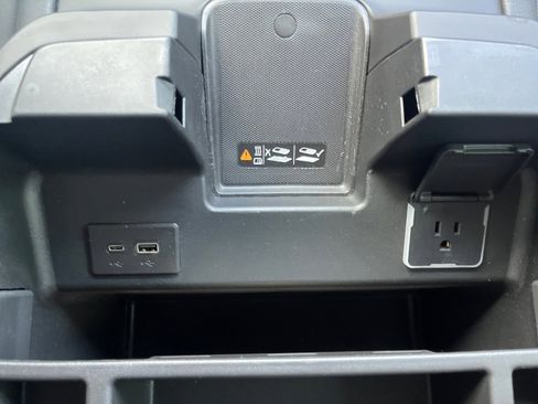 Used 2025 GMC Sierra 1500 AT4 w/ AT4 Premium Package AWD/4WD image 17