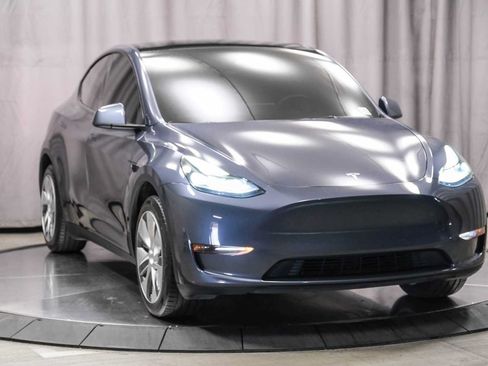 Used 2023 Tesla Model Y 2WD image 5