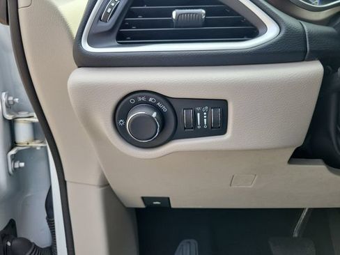 Used 2023 Chrysler Voyager LX FWD image 22