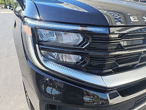 Used 2025 Ford Expedition Platinum w/ Driver's Package AWD/4WD image 7