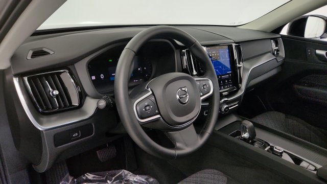 Used 2025 Volvo XC60 B5 Core AWD/4WD image 50