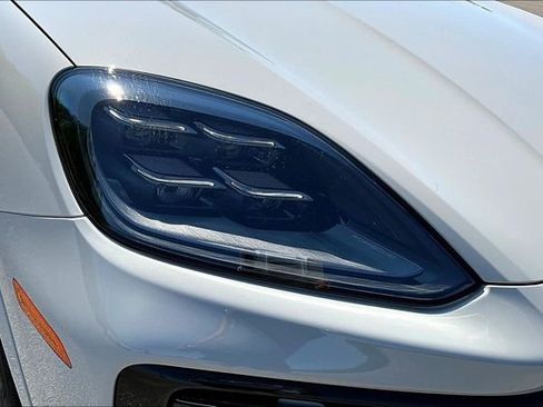 Used 2026 Porsche Cayenne image 28