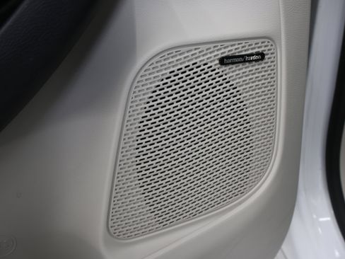 Used 2019 Chrysler Pacifica Limited w/ Tire & Wheel Group image 46