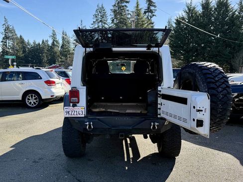 Used 2012 Jeep Wrangler Unlimited Sahara AWD/4WD image 12