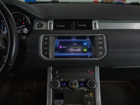 Used 2017 Land Rover Range Rover Evoque SE Premium image 4