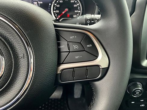 Used 2022 Jeep Renegade Latitude image 19