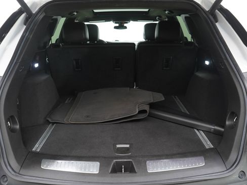 Used 2022 Cadillac XT5 Premium Luxury image 9