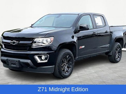 Used 2017 Chevrolet Colorado Z71 w/ Z71 Midnight Edition image 4