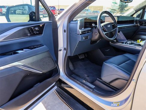 Used 2025 Cadillac Escalade IQ Sport 2 image 31