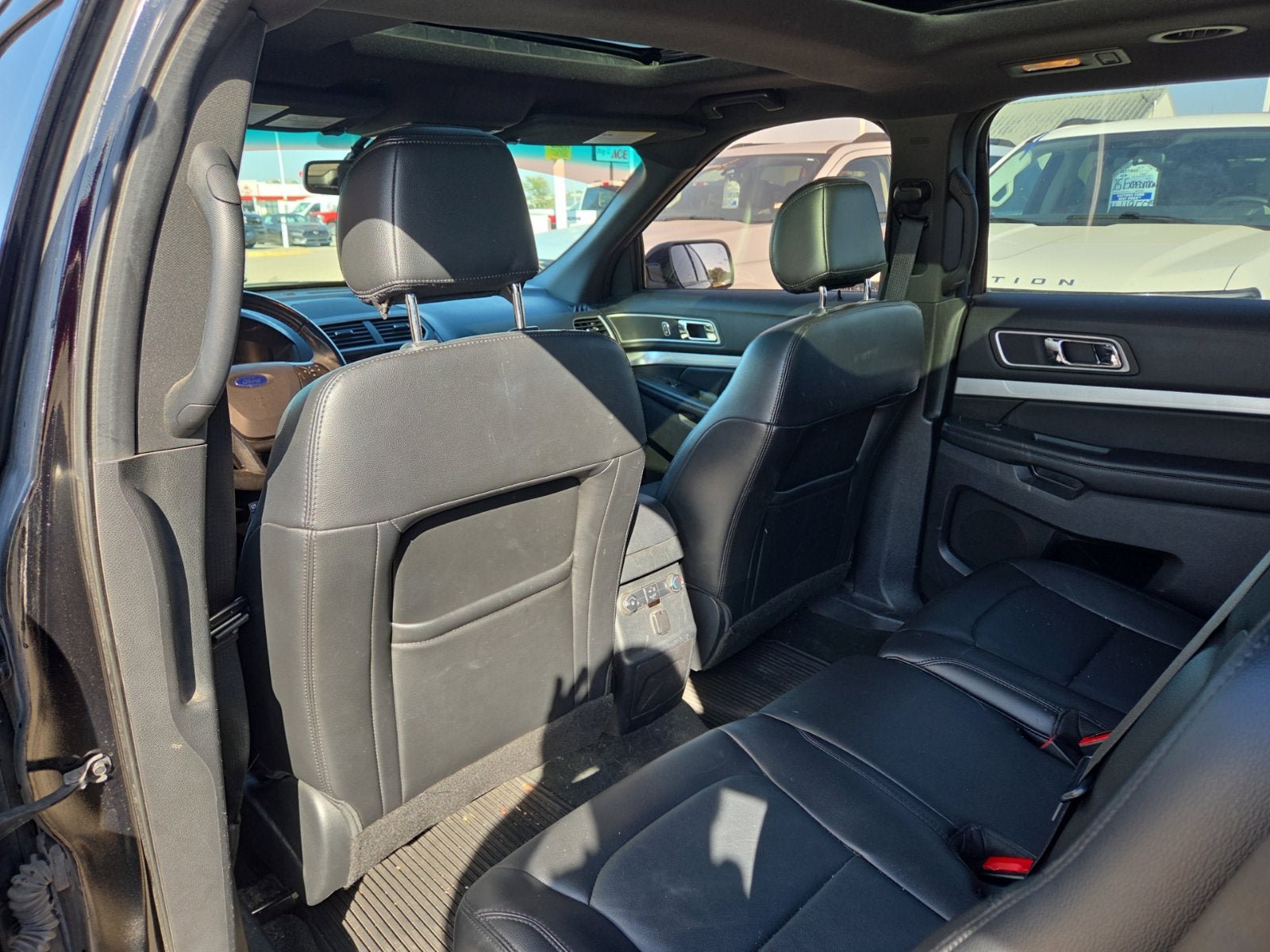 Used 2016 Ford Explorer XLT w/ Equipment Group 202A AWD/4WD image 13