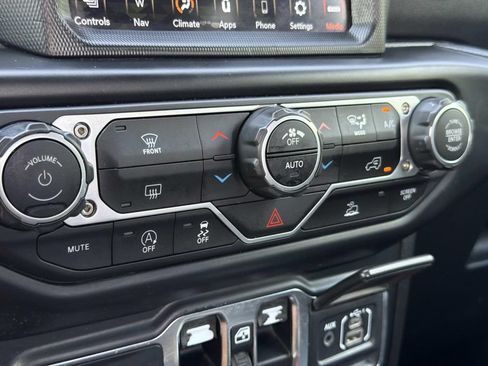Used 2021 Jeep Gladiator Overland w/ Popular Equipment Package AWD/4WD image 23