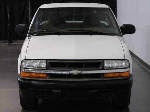 Used 1998 Chevrolet S10 Pickup 2WD Regular Cab image 23