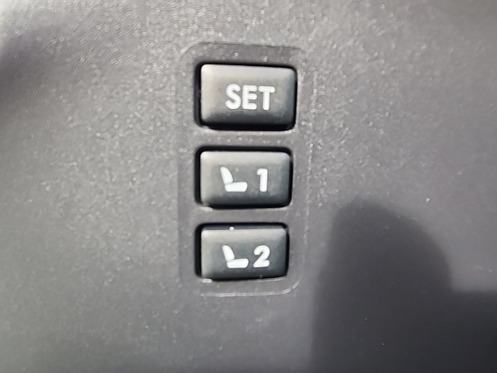 Used 2023 Subaru Ascent Limited AWD/4WD image 18
