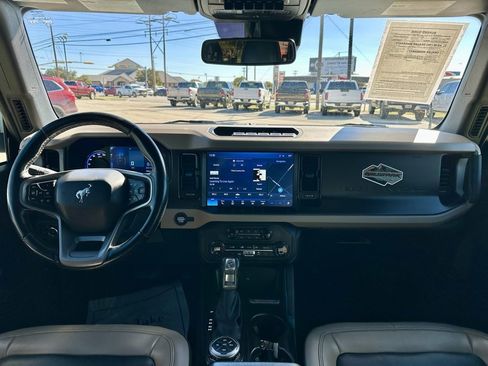 Used 2023 Ford Bronco Wildtrak image 14