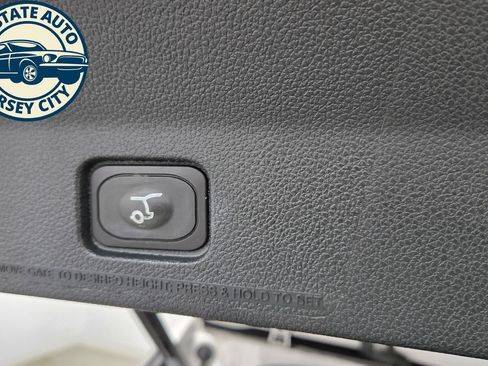 Used 2019 Ford Explorer XLT w/ Equipment Group 202A AWD/4WD image 39