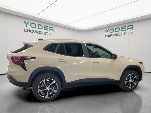 Used 2026 Chevrolet Trax RS w/ Driver Confidence Package FWD image 4