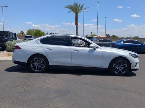 Used 2025 BMW i5 eDrive40i w/ Executive Package RWD image 5
