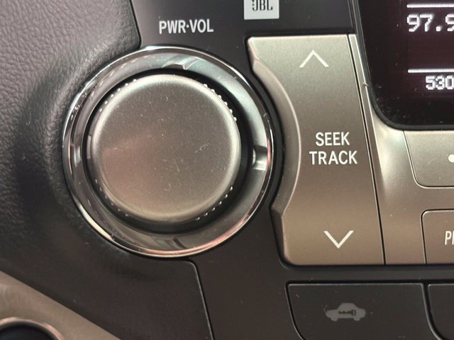 Used 2012 Toyota Highlander Limited w/ Tow Pkg FWD image 39