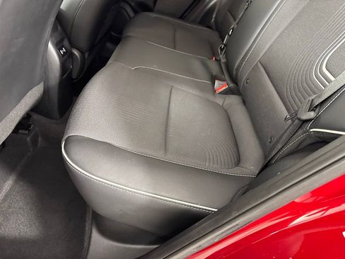 Used 2024 Hyundai Venue Limited image 27