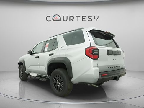 Certified 2026 Toyota 4Runner SR5 AWD/4WD image 9