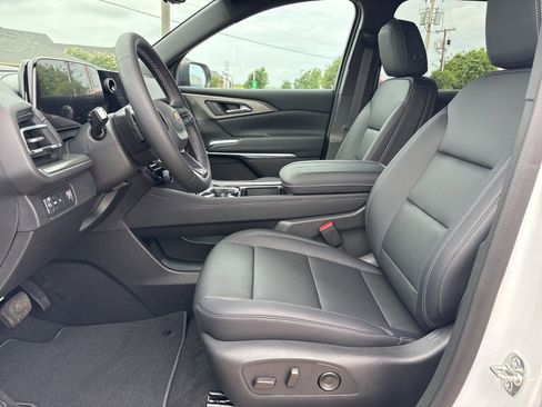 New 2026 Chevrolet Traverse LT w/ Driver Confidence Package FWD image 13