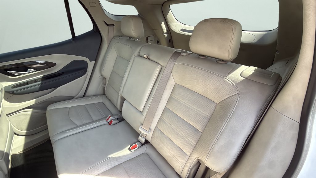 Used 2023 GMC Terrain Denali w/ Denali Premium Package AWD/4WD image 9