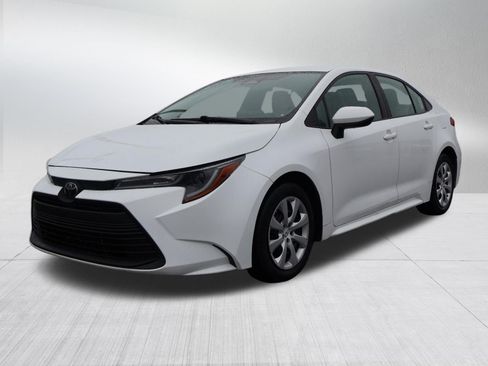 Used 2023 Toyota Corolla LE FWD image 3